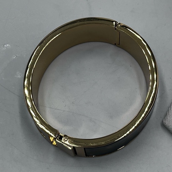 J Crew Tortoise Gold Hinge clamp bracelet Bangle Width: 3/4" - Picture 15 of 16